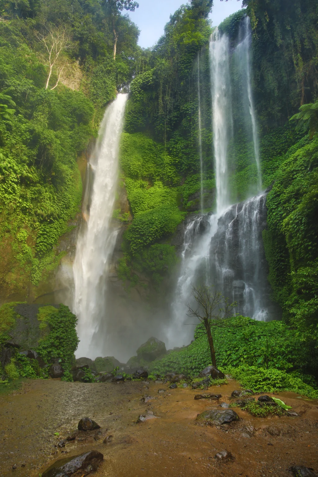 Athirapally-Waterfalls-Tinder-Travel