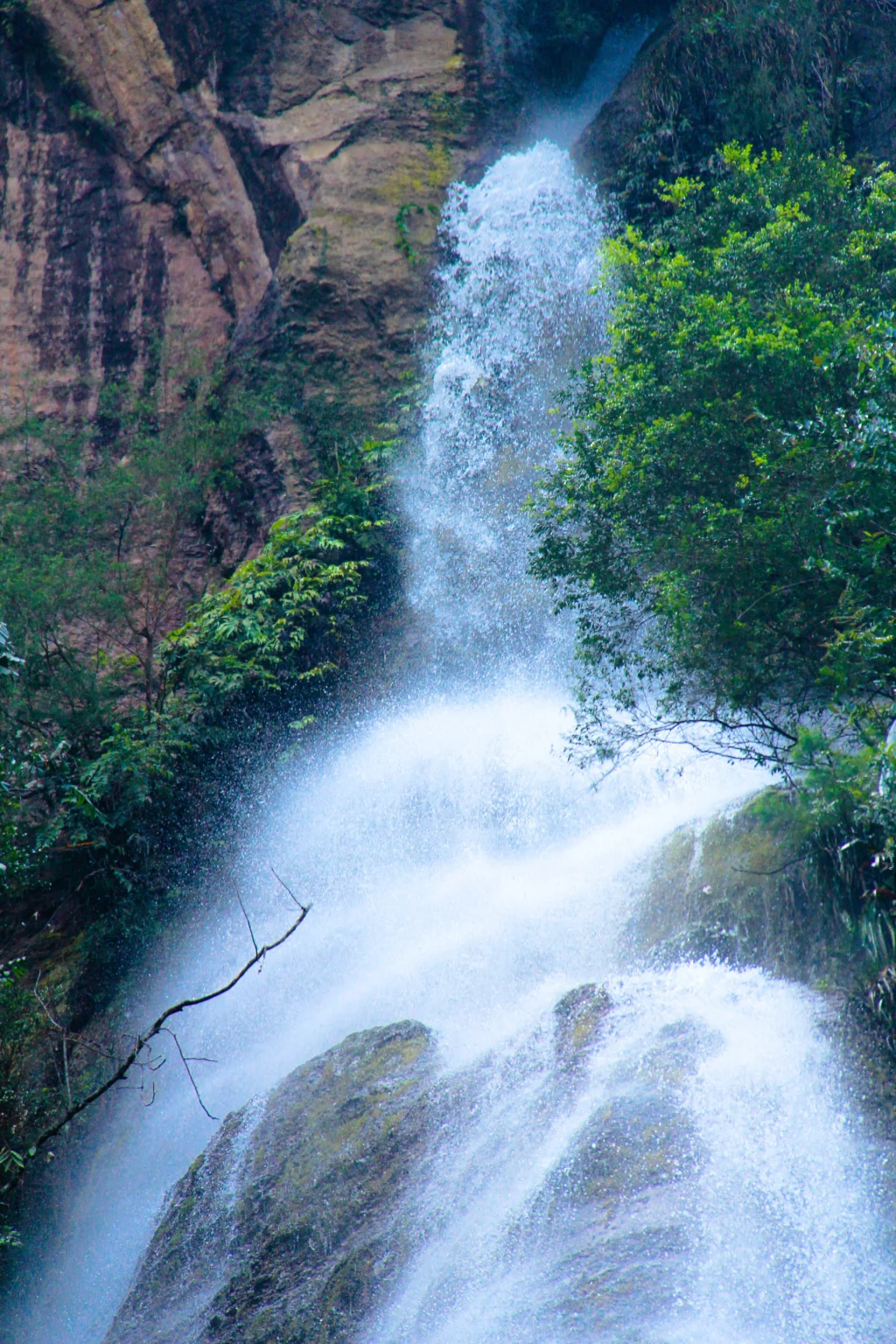 Athirapally-Waterfalls-Tinder-Travel