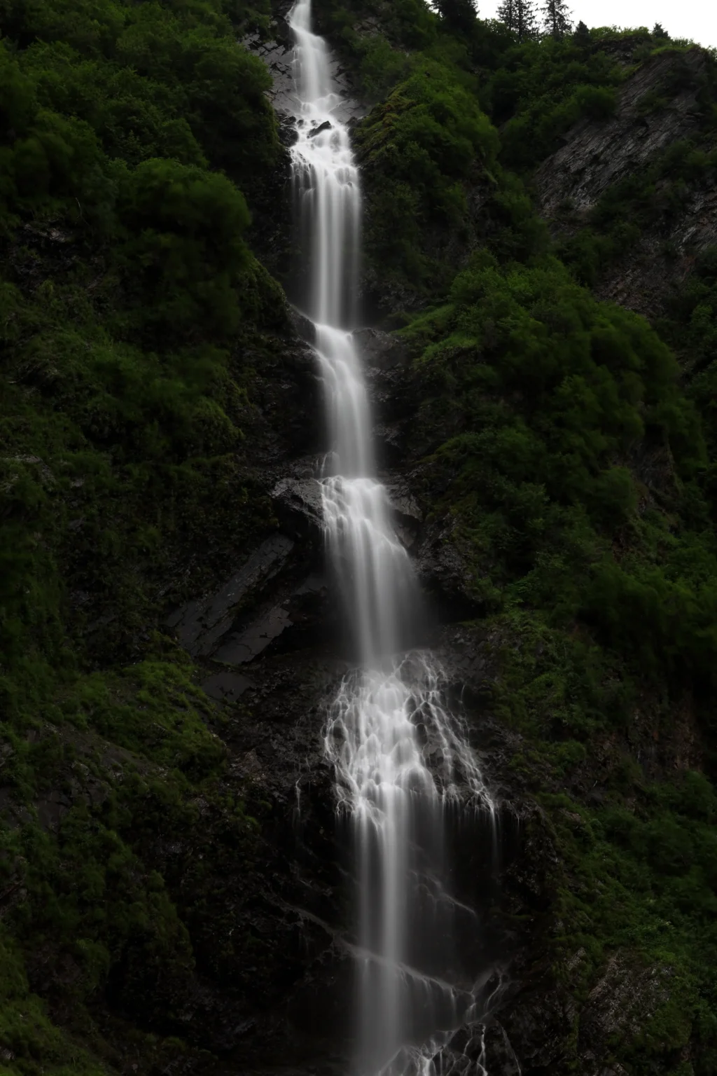 kalu-waterfall-Tinder-Travel